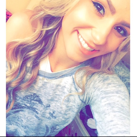 Cozy off the shoulder sweater - Picture 1 of 2